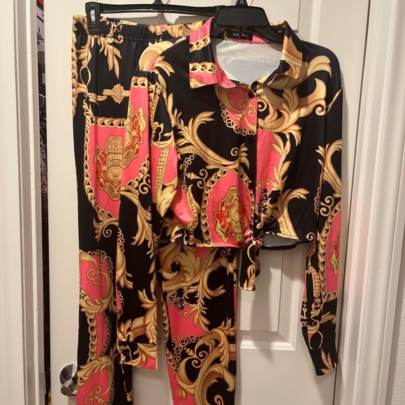 Other - NWOT COLORFUL TWO PIECE WITH CROPPED TOP